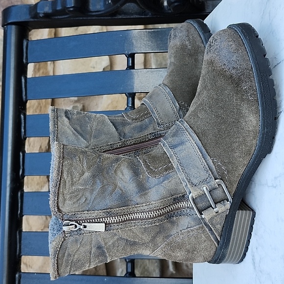 Clarks Shoes - CLARKS FARALYN RISE LEATHER BOOTS